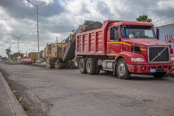 Sigue fuerte la pavimentaci&oacute;n; gobierno trabaja en varias Av. de gran movilidad vehicular