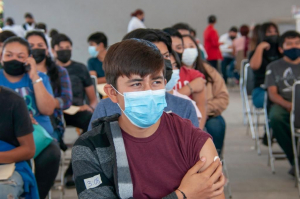 Aplican 12 mil dosis anti Covid en primer d&iacute;a de vacunaci&oacute;n