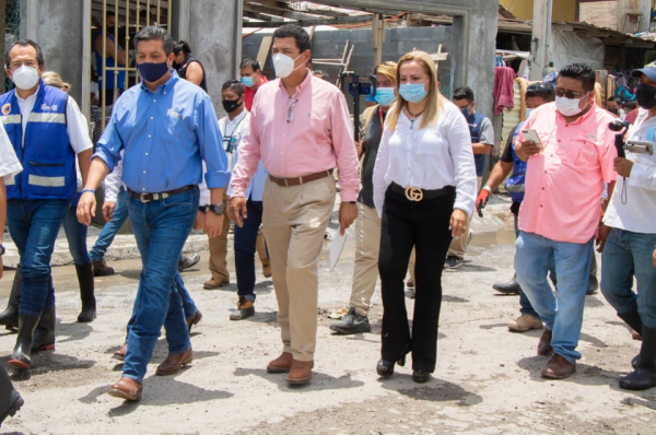 Entrega Alcalde a Gobernador proyecto de desincorporaci&oacute;n del Dren Principal