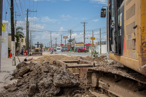 Contin&uacute;a Gobierno de Matamoros trabajando en rehabilitaci&oacute;n de drenaje sanitario en la Carlos Salazar