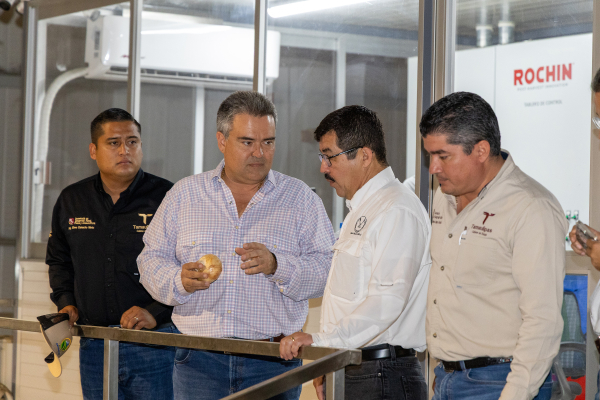 Fortalece rector vinculaci&oacute;n de la UAT con el sector agroindustrial