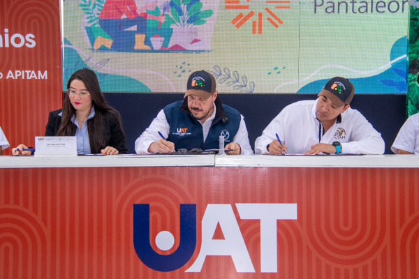 Preside rector ceremonia del D&iacute;a del Agr&oacute;nomo y firma de convenios UAT-Empresa
