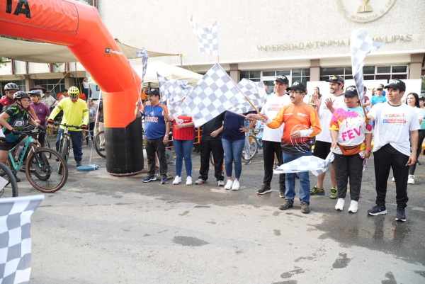 Celebra la UAT con gran &eacute;xito rodada deportiva familiar