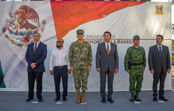 Participan servidores p&uacute;blicos del Gobierno de Matamoros en ceremonia de honores
