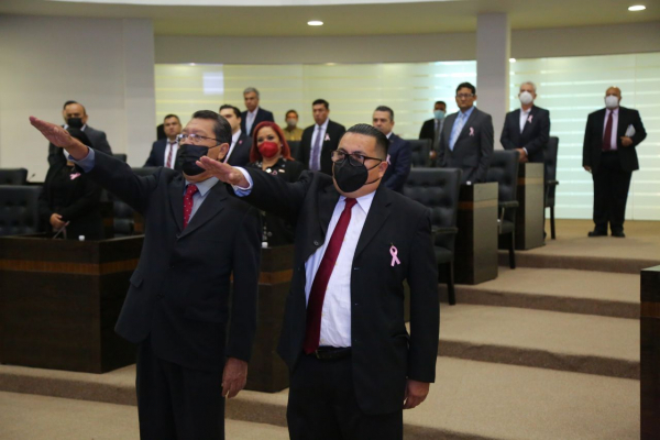 Toman protesta a Secretario General y Coordinador Instituto de Investigaciones Parlamentarias