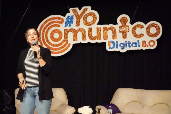 Abordan en la UAT actualidades de la comunicaci&oacute;n en la era digital