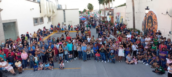 Cobra vida la calle 9 con noche patria