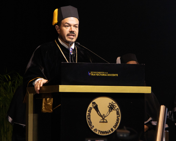 Preside rector de la UAT homenaje al personal acad&eacute;mico