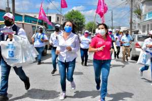 Familias de Lucio Blanco dan  c&aacute;lido recibimiento a Ivett Bermea