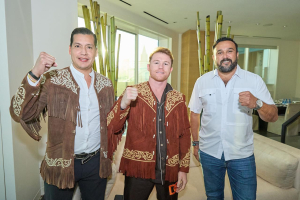 Presentan cintur&oacute;n tamaulipeco en Las Vegas y &ldquo;Canelo" &Aacute;lvarez se enfunda la cuera