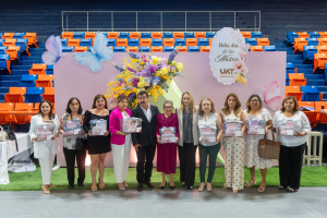 D&aacute;maso Anaya reconoce la labor de las madres trabajadoras de la UAT