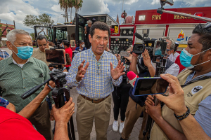 Entrega Alcalde Mario L&oacute;pez unidad  equipada, al Cuerpo de Bomberos