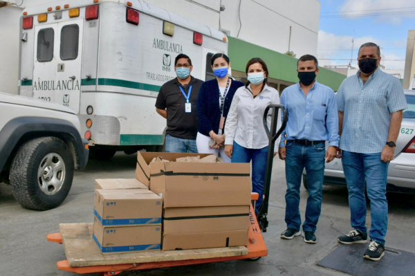 Empresarios e Ivett Bermea Llevan alimentos a Hospitales y a Cruz Roja