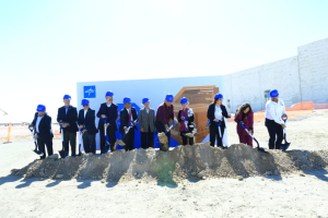 Coloca Am&eacute;rico primera piedra de nueva planta Medline en Nuevo Laredo