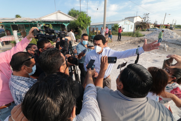 Comprara municipio diez  camionetas y 10 bombas  para fumigar colonias y ejidos