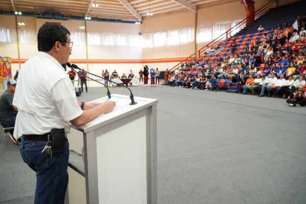 Entrega la UAT en adopci&oacute;n a h&eacute;roes caninos