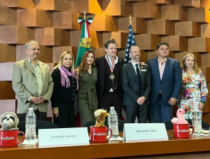 Se re&uacute;nen Asociaci&oacute;n Mr. Amigo y Comit&eacute; de Fiestas Mexicanas con Alexander Acha, &ldquo;Mr. Amigo 2023&rdquo;