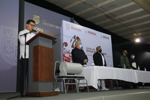 Realizan autoridades sorteo entre conscriptos clase 2003 y remisos para Servicio Militar Nacional