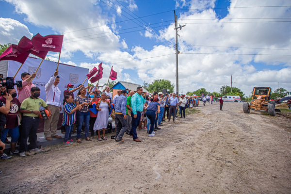 M&aacute;s de 20 a&ntilde;os esperaron obras; hoy, Gobierno  de Matamoros le cumple a familias del campo