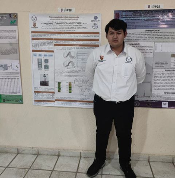 Estudiante de la UAT destaca en encuentro sobre optoelectr&oacute;nica
