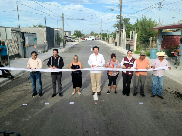 Alcalde Mario L&oacute;pez sigue cumpliendo compromisos; entrega nuevas obras de pavimentaci&oacute;n en colonias populares