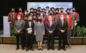Realiza Facultad de Derecho graduaci&oacute;n de licenciaturas