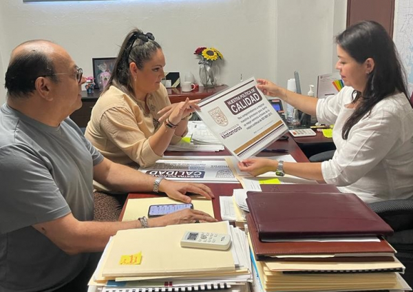 Llevan regidores pol&iacute;tica de calidad del Gobierno  de Matamoros a dependencias municipales