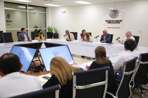 Promover&aacute; acciones  que regulen el acceso  y uso debido del agua