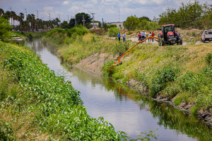 Adquiere Gobierno de Matamoros equipo para mantener limpios los drenes