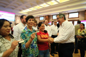 Entrega Am&eacute;rico credenciales del programa IMSS-Bienestar