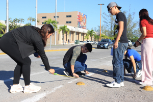 Con visi&oacute;n humanista estudiantes de la UAT transforman cruces peatonales