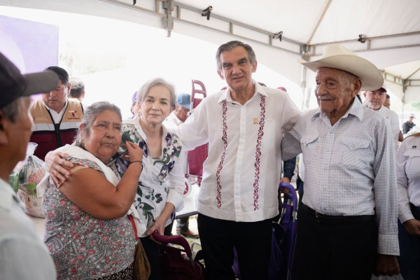 Am&eacute;rico y Mar&iacute;a de Villarreal llevan apoyos y servicios gratuitos a las familias de Antiguo Morelos