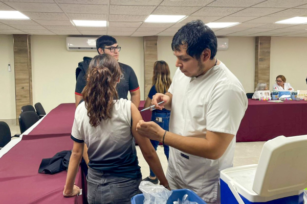 Colabora la UAT con el Sector Salud en jornadas de vacunaci&oacute;n