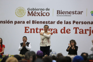 Encabeza Am&eacute;rico entrega de tarjetas de Pensi&oacute;n para el Bienestar a Personas con Discapacidad