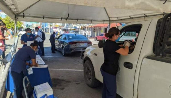 Abren Drive thru en el estacionamiento de la UAT, Victoria