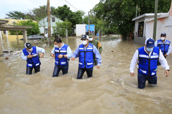 Recorre Gobernador colonias afectadas por inundaciones en Reynosa