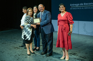 Reconoce Gobierno de Matamoros a maestros y maestras con 30 y 40 a&ntilde;os de servicio