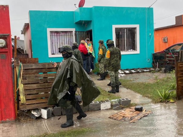 Activan SEDENA y Protecci&oacute;n Civil operativo  de auxilio a ciudadanos afectados por lluvias