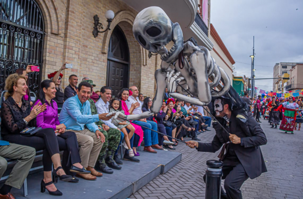 Vive Matamoros espectacular desfile de &ldquo;La Huesuda 2022&rdquo; organizado por el Gobierno de Matamoros